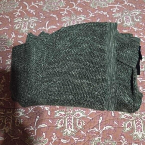 Women's Sweaters - Picture 8 of 8